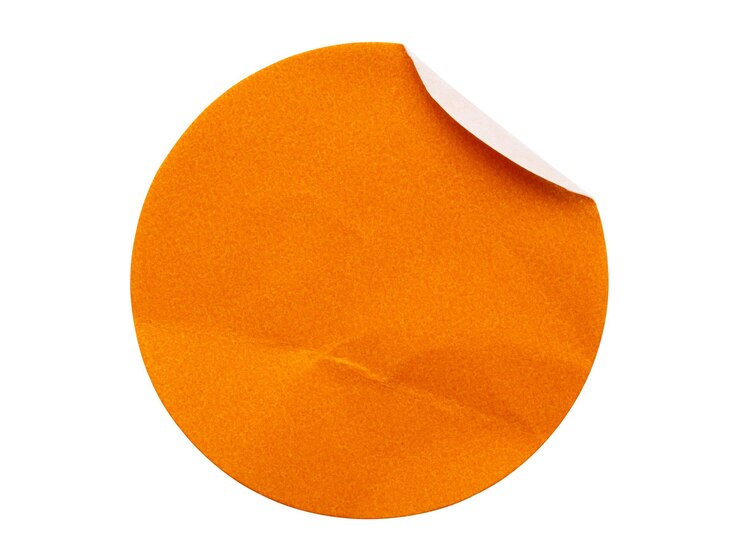 Foto lege oranje ronde zelfklevende papieren sticker label geïsoleerd op een witte achtergrond