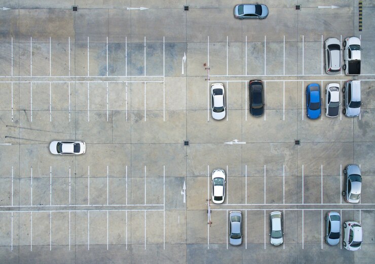 Lege parkeerterreinen, luchtmening.