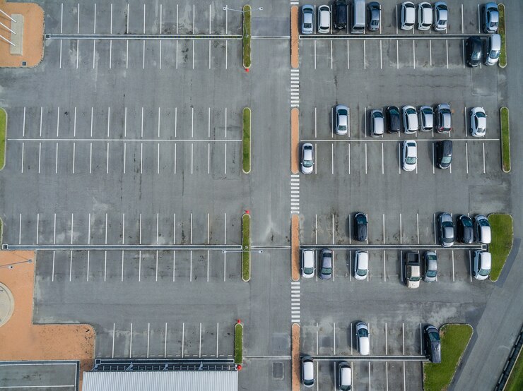 Lege parkeerterreinen, luchtmening.