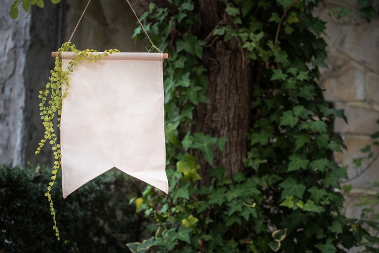 lege partij vlag met klimop in de tuin voor montage tekst