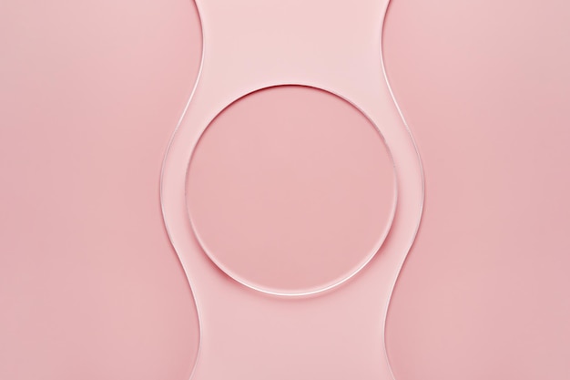 Lege ronde petrischaal en golvend glasplaatje op roze achtergrond Mockup voor cosmetisch of wetenschappelijk productmonster