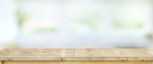 Lege rustieke houten tafel met kopie ruimte