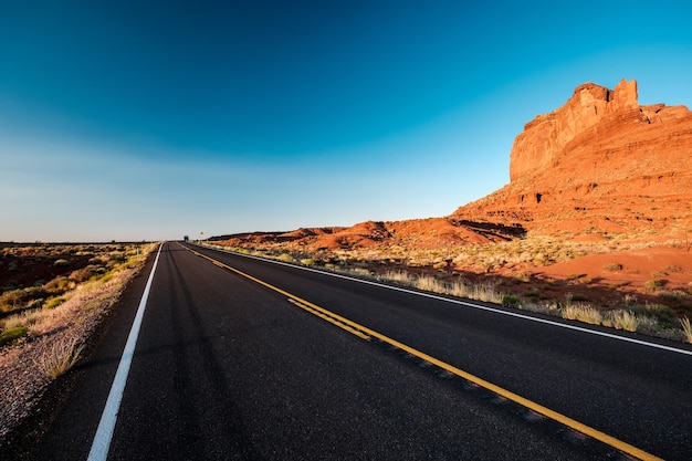 Lege schilderachtige snelweg in Monument Valley