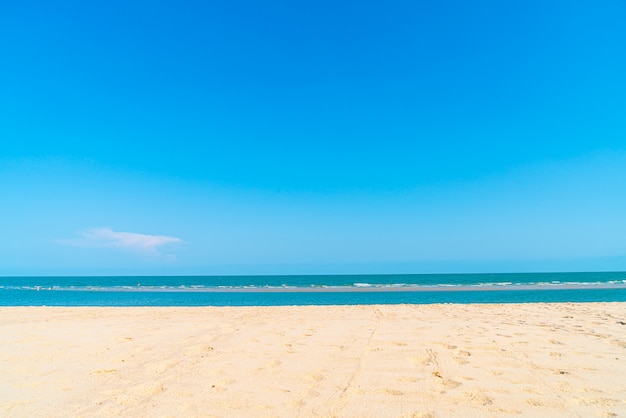 Lege strandoverzees voor achtergrond