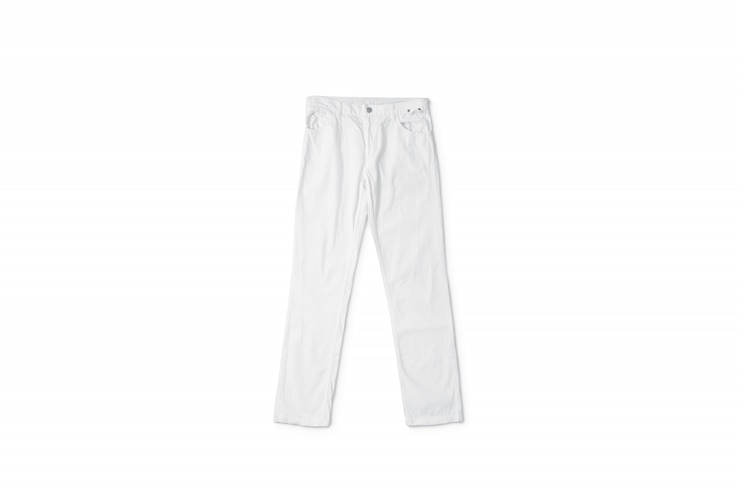 Foto lege witte broek liggend, vooraanzicht