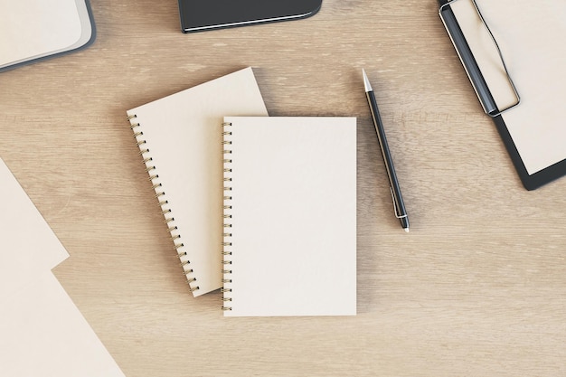 Lege witte dagboeken bedekken met pen op lichte houten tafel Mockup 3D-rendering