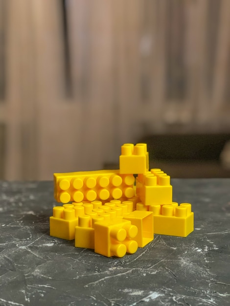 Foto lego-set voor kinderen, verschillende kleuren. kinder spel