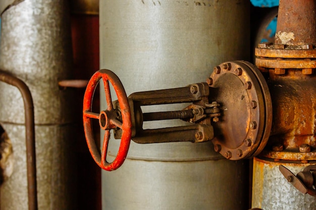 Leidingen en afsluiters Olie- of gasleidingafsluiters Moderne fabriek met leidingafsluiters