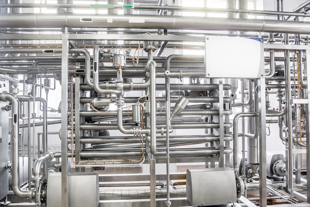 Leidingen van RVS een systeem voor het verpompen van vloeistoffen of melk voor de voedingsmiddelenindustrie
