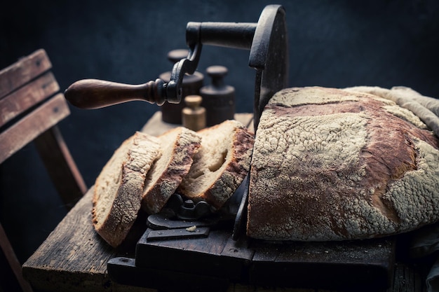 Lekker brood met bloem en kruimels