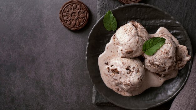 Foto lekker ijs en koekjes plat gelegd?