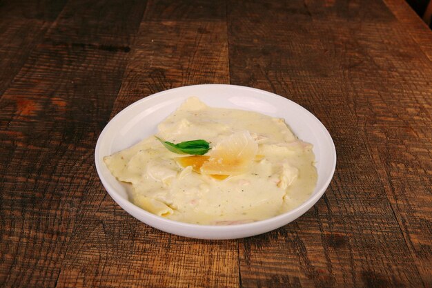 Lekker, smakelijke klassieke Italiaanse pasta met een heerlijke saus.
