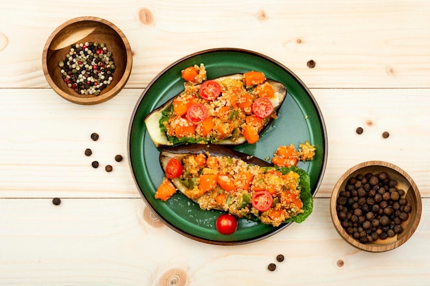 Lekker vegetarisch eten gevulde aubergine