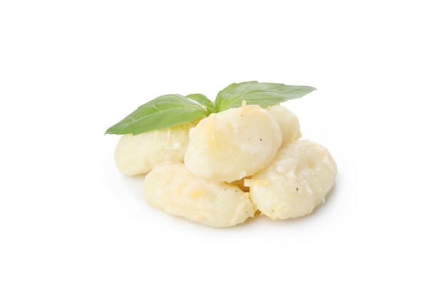 Lekkere aardappel gnocchi geïsoleerd op witte achtergrond