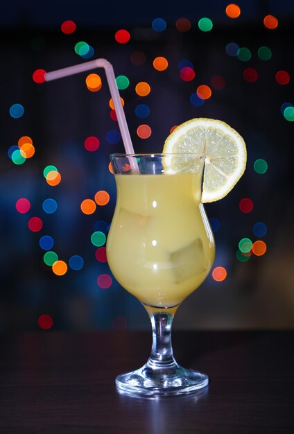 Lekkere cocktail op lichte achtergrond