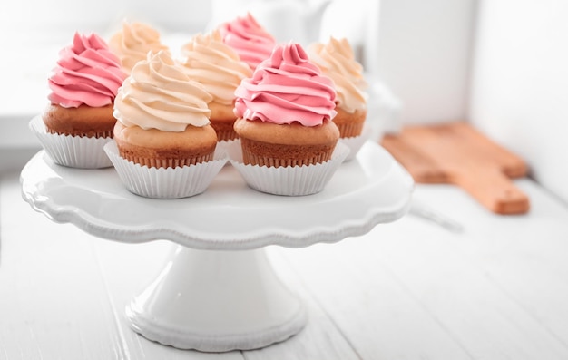 Lekkere cupcakes op standaard