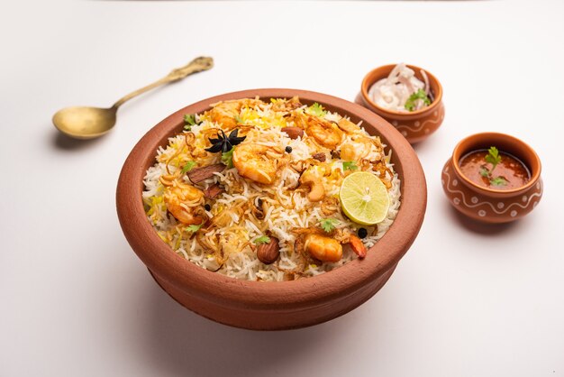 Lekkere en heerlijke garnalen biryani, jheenga pulav of garnalenpilaf