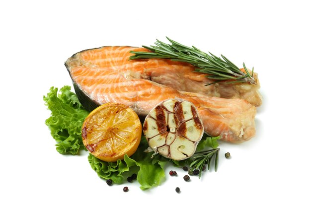 Lekkere gegrilde zalm geïsoleerd op witte achtergrond