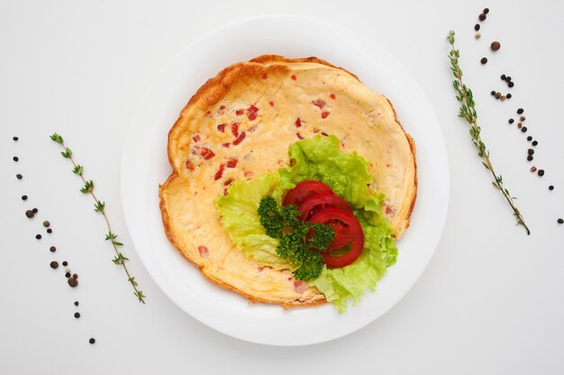 Lekkere omelet met tomaten