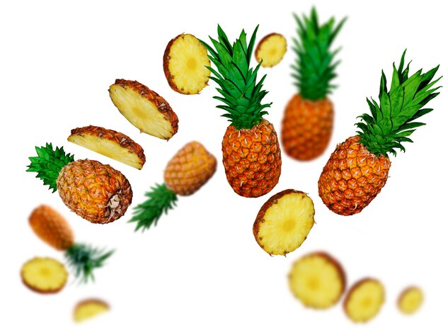 Lekkere sappige ananas zweven op een witte achtergrond gezonde voeding Verse groenten en fruit