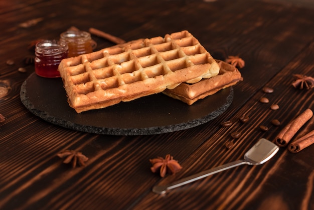 Lekkere verse Wiener wafels en jam