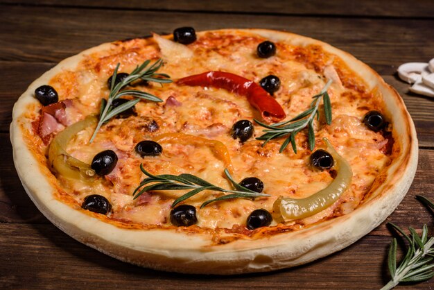 Lekkere warme pizza, traditioneel Italiaans recept