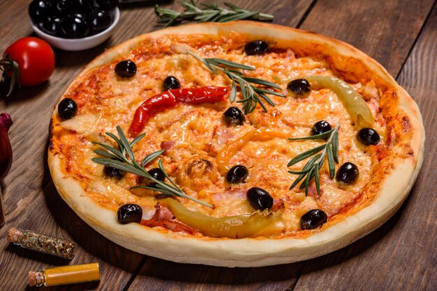 Lekkere warme pizza, traditioneel Italiaans recept