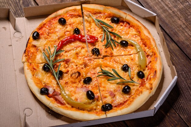 Lekkere warme pizza, traditioneel Italiaans recept