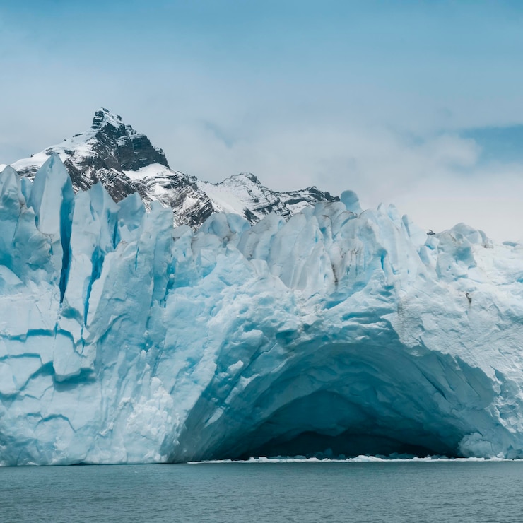 Photo lemaire 해협 해안 풍경 산과 빙산 남극 반도 antartica