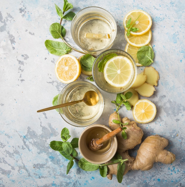 Лимонно-имбирный чай с медом. полезные ингредиенты против простуды.