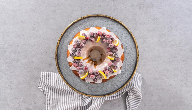 Photo lemon cranberry bundt cake