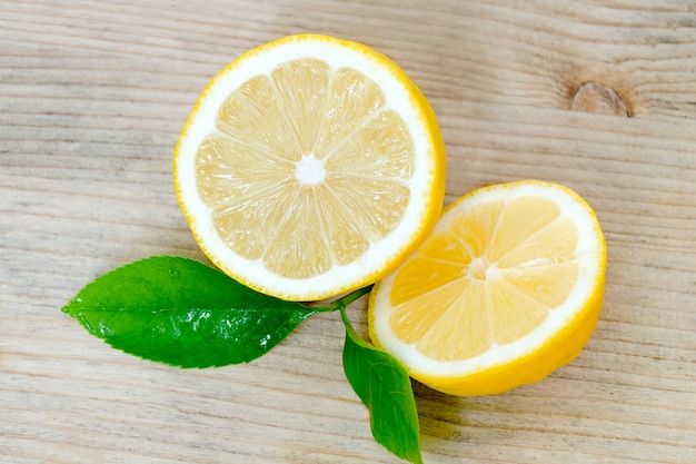 Lemon, cut into two halves 