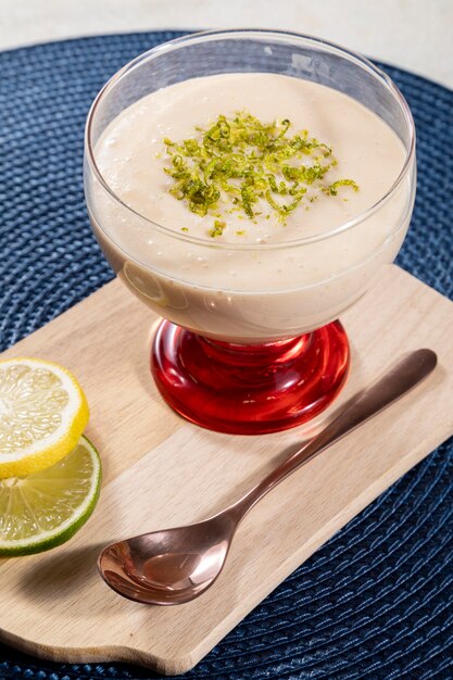 Photo lemon mousse in crystal bowl with lemon zest.