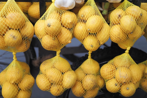 Lemon selling in supermarkets in istanbul