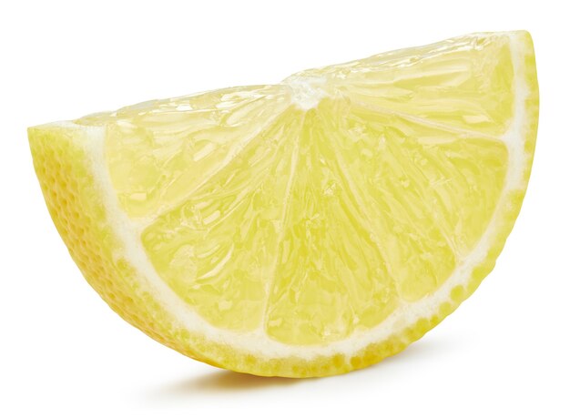白い背景で隔離のレモンスライス。レモンフルーツクリッピングパス。高品質のマクロ写真