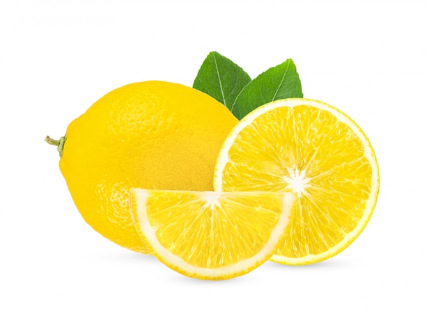 白い背景の完全な被写し界深度のレモン