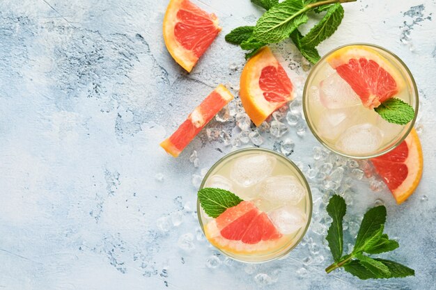 Lemonade drink made from grapefruit, soda water and mint leaves