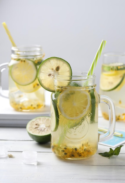 レモネードジュース 夏に効果的な飲み物 最高のデトックスドリンク 自家製レモネードの作り方