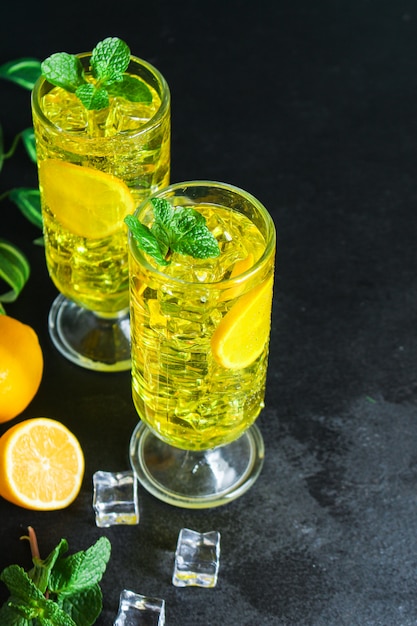 Лимонад лимонный ледяной напиток