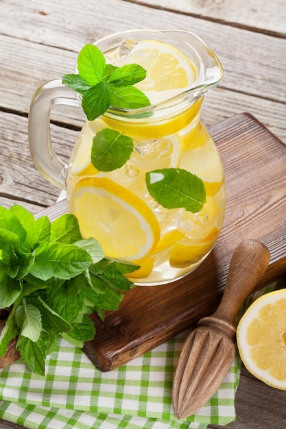 Lemonade with lemon mint and ice