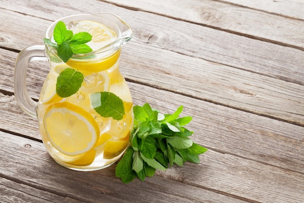 Lemonade with lemon mint and ice