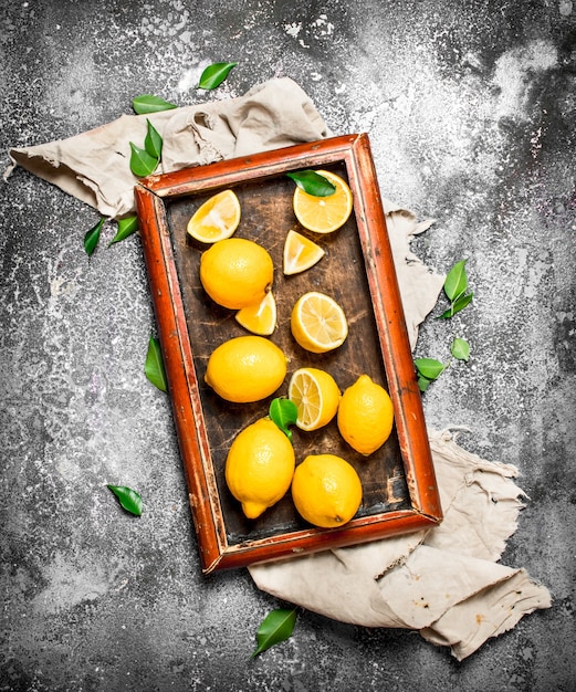 Lemons in the old tray.