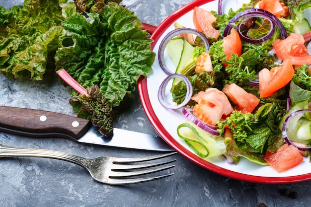 Lente plantaardige salade