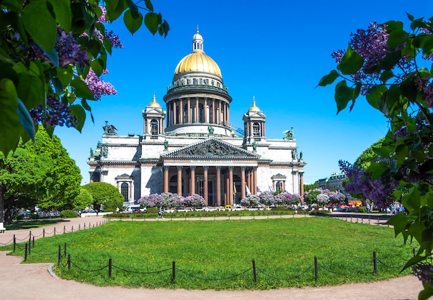 Lente Sint-Petersburg Bezienswaardigheden van Rusland Izaäkkathedraal in het voorjaar Gids voor Sint-Petersburg Reizen door Rusland