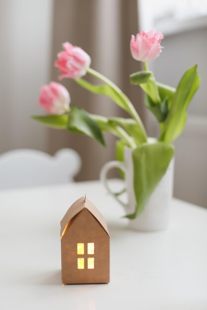 lente stilleven met verse roze tulpen home decor