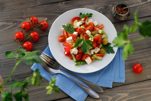 lentesalade in een bord op tafel