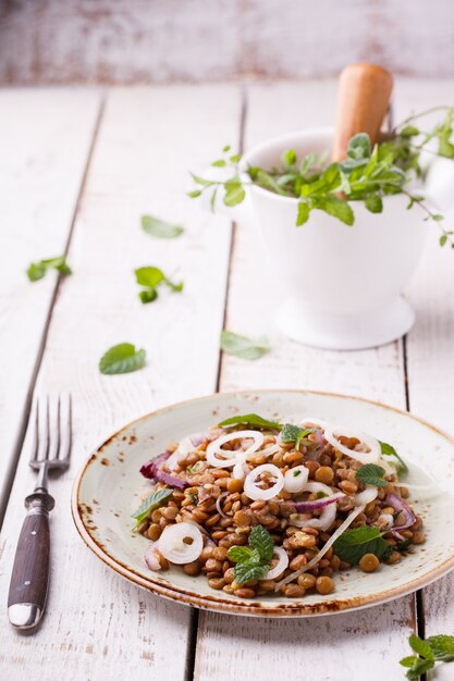 Lentils with onion and mint dressing