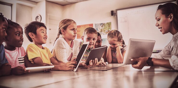 Foto leraar die les heeft met tablet pc