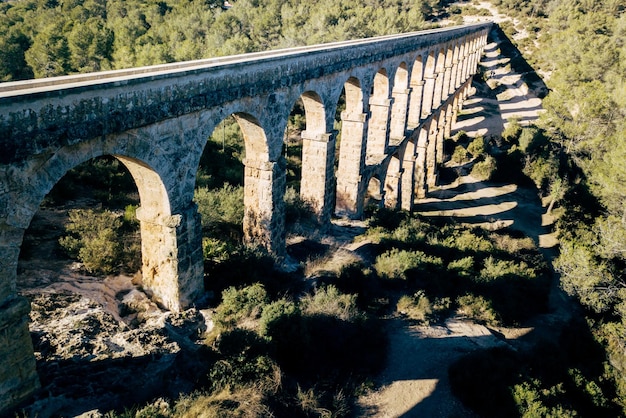 Foto l'acquedotto di les ferreres contro un cielo limpido