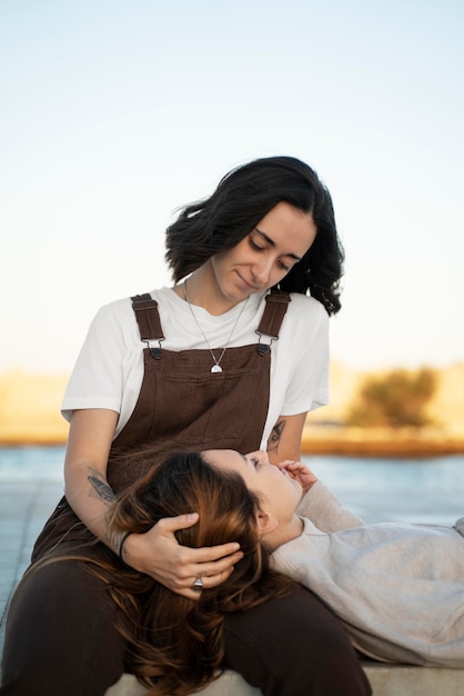 Photo lesbian couple being affectionate with each other